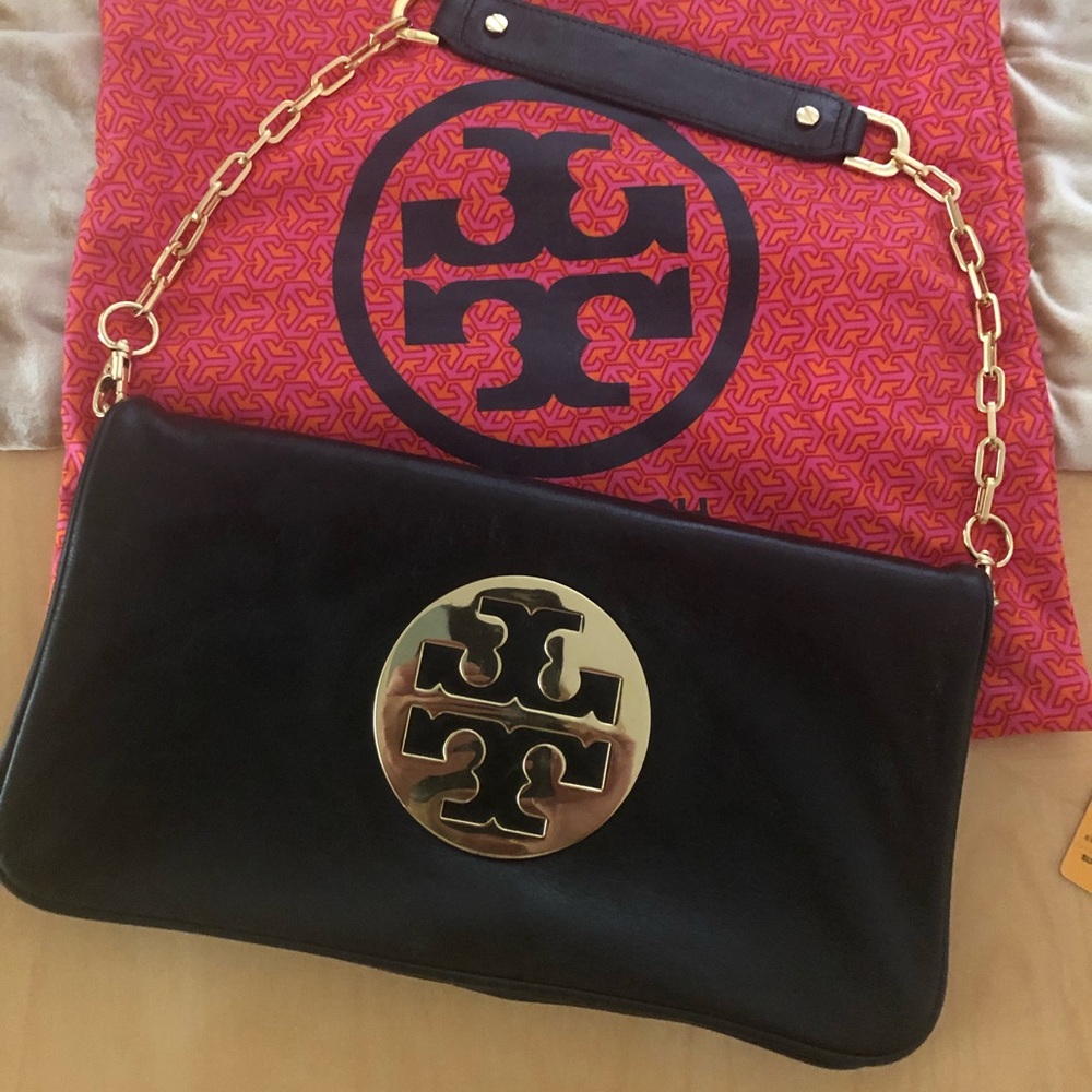 Tory Burch Reva Clutch. Black and Gold